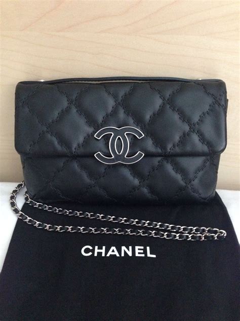 chanel small crossbody wallet